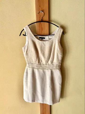 rienda 슬리브리스 무릎 기장 원피스 아이보리