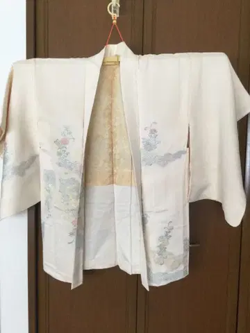 실크 겉옷 꽃무늬 자수 크림색