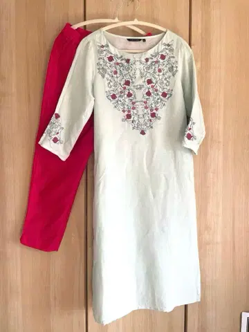 라이트 블루 자수 튜닉과 팬츠 세트