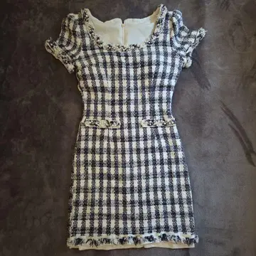 체크 무늬 미니 드레스 펄 장식 포함