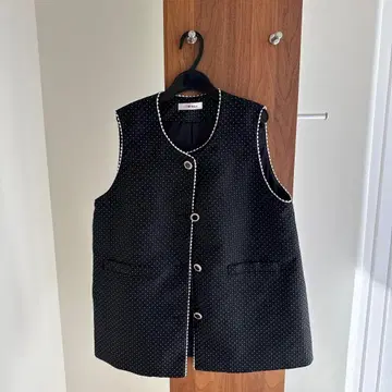 도트 무늬 블랙 베스트 안미누