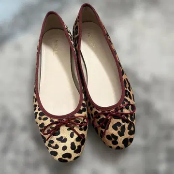 MODELLO 퍼 레오파드 무늬 플랫슈즈
