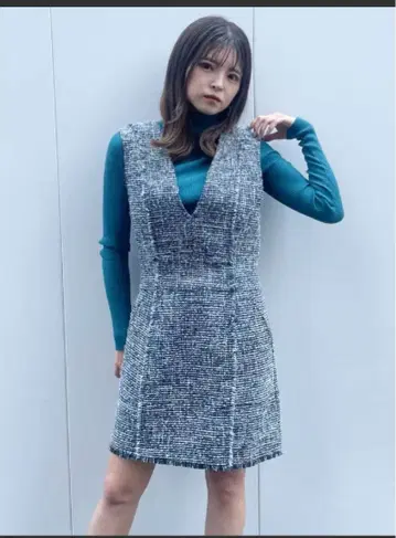 슬리브리스 트위드 무릎 기장 원피스