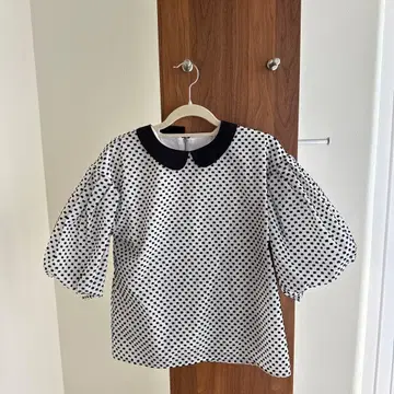 도트 무늬 벌룬 슬리브 셔츠