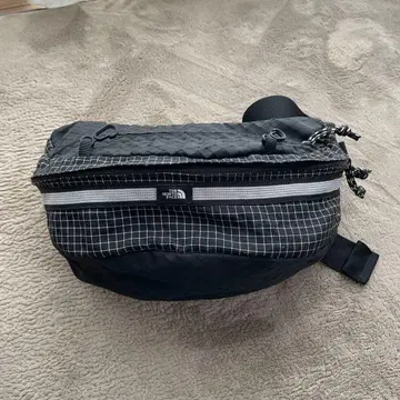 THE NORTH FACE 바디백 블랙 체크 무늬
