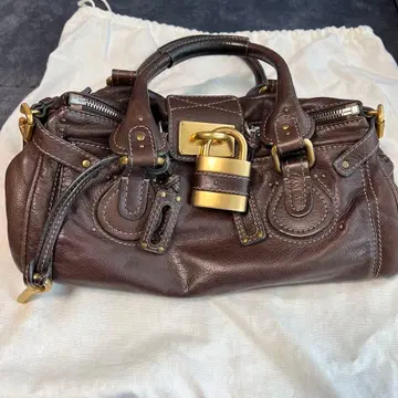 끌로에 브라운 가죽 핸드백 락