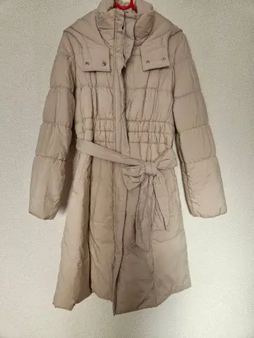 베이지 후드 부착 롱 코트