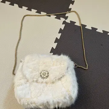 LIPSERVICE 아이보리 퍼 숄더백