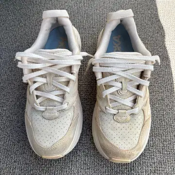 호카 오네오네 스니커즈