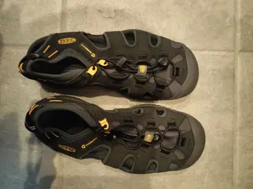 KEEN 블랙 샌들 25.5