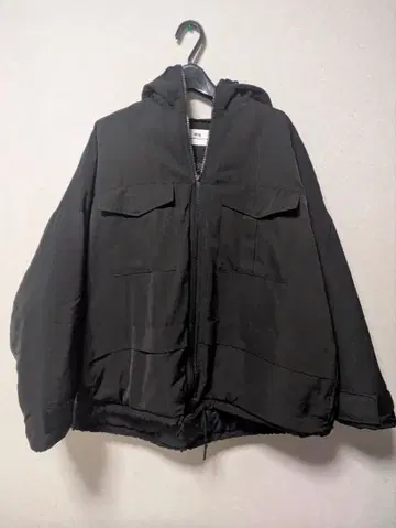 유니클로 x 화이트 마운티니어링 다운 자켓 XL