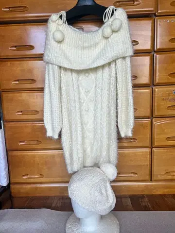 Liz Lisa 아이보리 오프숄더 니트 원피스