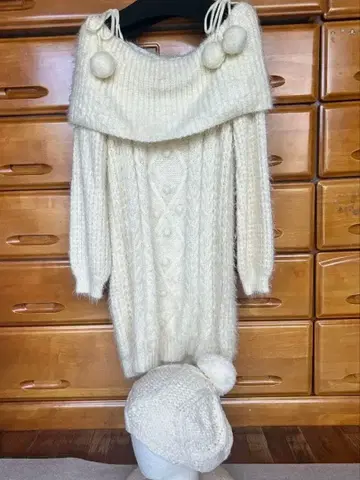 Liz Lisa 아이보리 오프숄더 니트 원피스