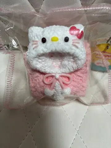 화이트 고양이 후드 부착 파자마 스퀴즈