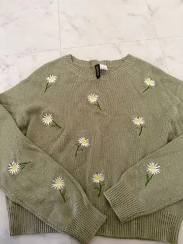 DIVIDED 꽃 자수 긴팔 니트