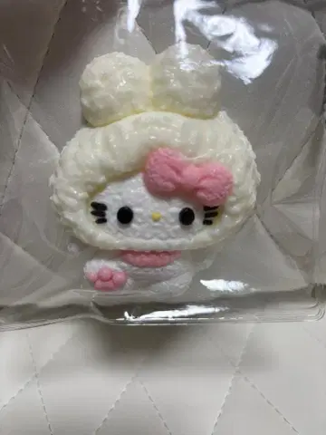 토끼 귀 화이트 고양이 스퀴즈