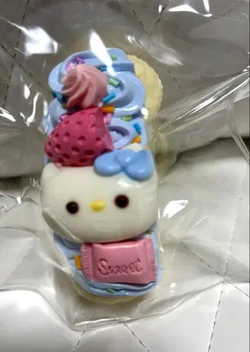 화이트 고양이 파랑 리본 크림빵 스퀴즈