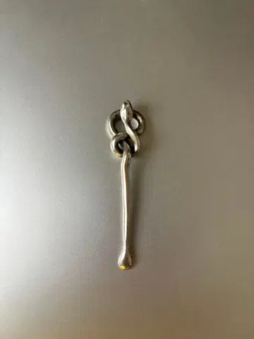 Gunda 스텔스 목걸이 탑