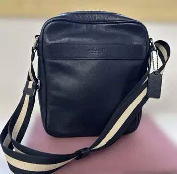 네이비 가죽 숄더백