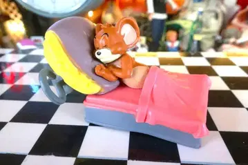 톰과 제리 빈 캔 침대에서 곤히 잠든 제리 피규어