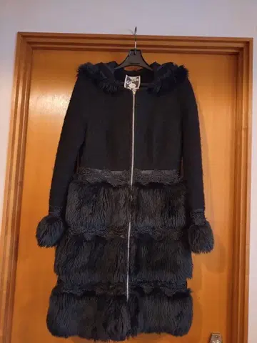 후드 부착 인조 모피 & 레이스 블랙 롱 코트