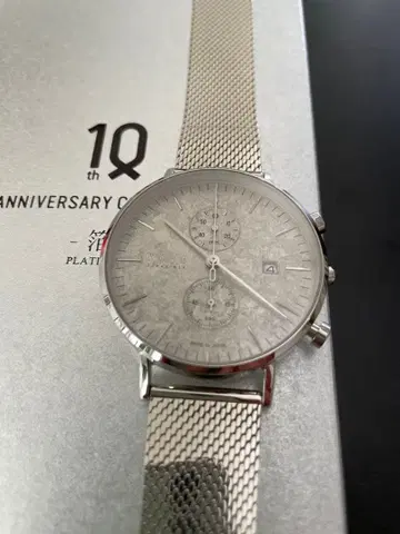 knot 10주년 기념 플라티나 쿼츠 한정판