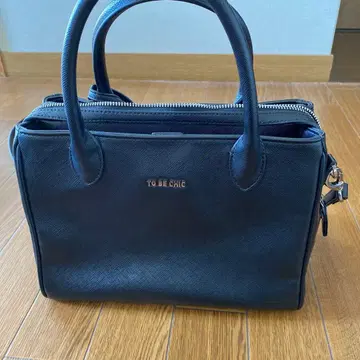 TO BE CHIC 블랙 숄더백