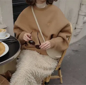 Eaphi 로고 빅 맨투맨 브라운 2 맨투맨