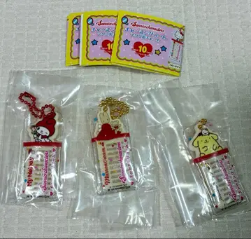 산리오 캐릭터즈 매력적인 빗 아크릴 참 마론 크림 외 3점