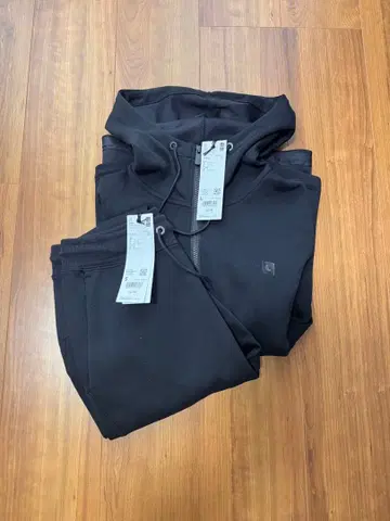 유니클로 플러스J 드라이 맨투맨 셋업