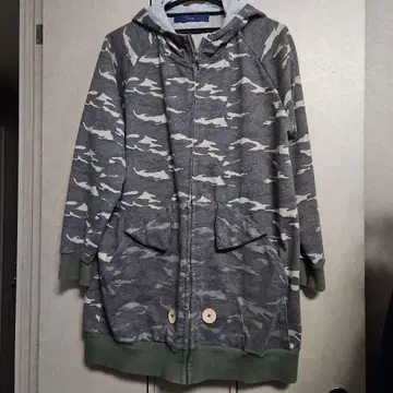 드럭 스토어즈 카모 패턴 후드 부착 후드 맨투맨