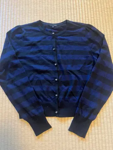 to be chic 네이비와 블랙의 스트라이프 가디건