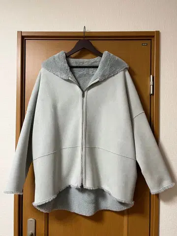 리버서블 무스탕 코트