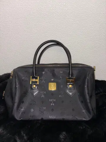 새상품급 MCM 블랙 가죽 핸드백 y2k