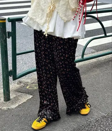 CIAOPANIC 벨로아 플라워 프릴 팬츠