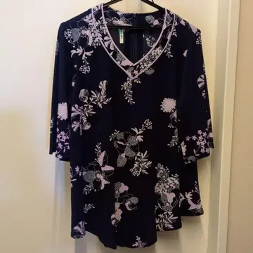 네이비 꽃무늬 오부 소매 V넥 튜닉