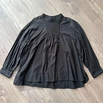 늑대와 올빼미 블랙 긴팔 셔츠 플리츠 디자인