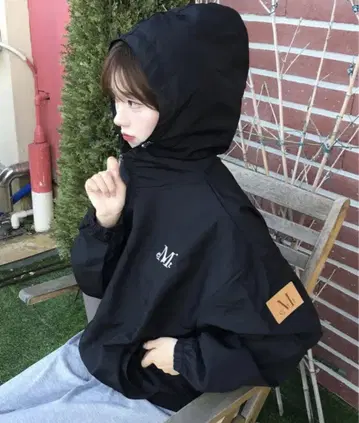 MUCENT 무센트 Logo Hooded Windbreaker