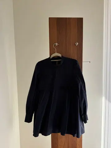 네이비 플리츠 긴팔 셔츠