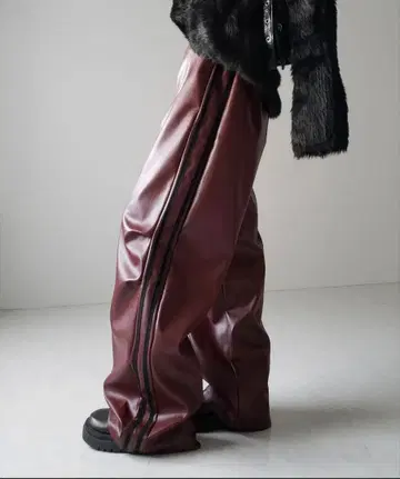 버건디 합성 피혁 캐주얼 팬츠