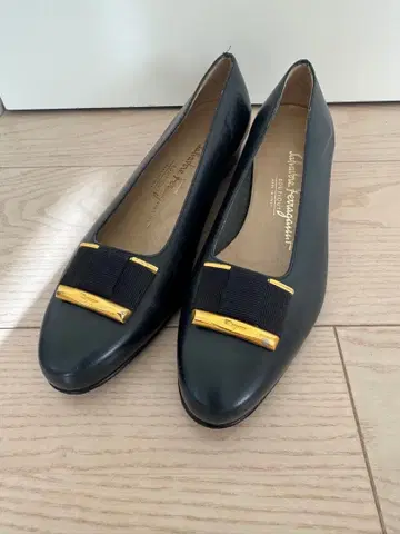 페라가모 펌프스 리본 포함