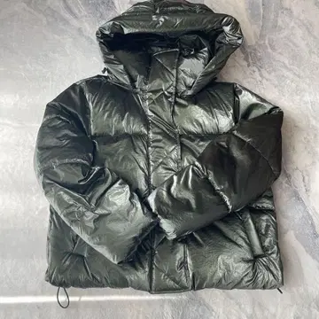 GAP M 사이즈 두툼한 y2k 후드 다운 자켓 반질반질