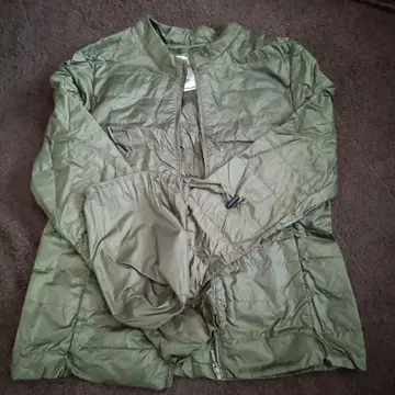 올리브색 다운 자켓 M 사이즈