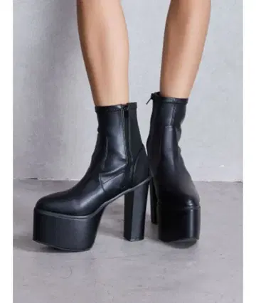 GYDA 통굽 와이드 힐 벌키 숏부츠 M 사이즈(23.5)