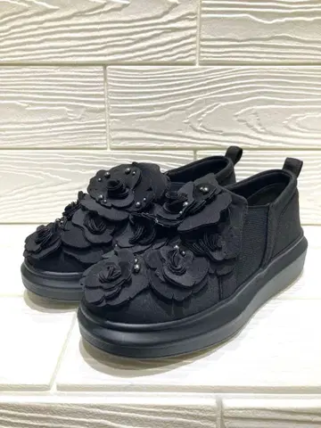 미사용 ZELU 꽃 장식 슬립온 블랙. 사에라, 벨퍼치 좋아하시는 분께