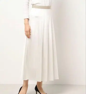 알아바일 화이트 플리츠 스커트