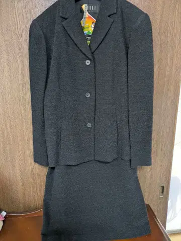 다크 그레이 스커트 수트 (자켓 & 스커트)