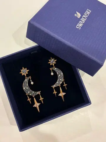 SWAROVSKI 월성 디자인 귀걸이