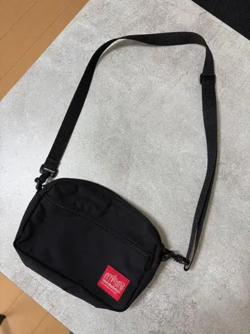 새상품급 블랙 나일론 숄더백