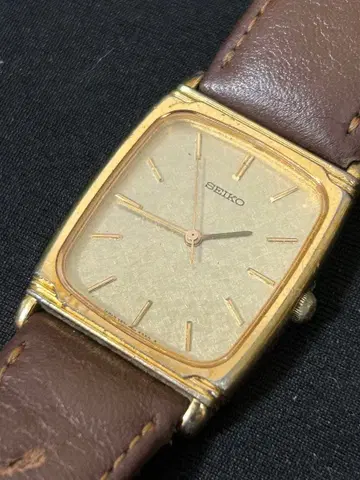 세이코 남성용 쿼츠 작동 중